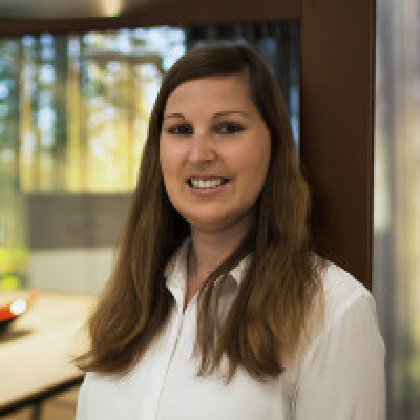 pape-und-rohde-bueroeinrichtungen-nadine-winter-gesellschafterin-e-commerce-marketing-icon-sm