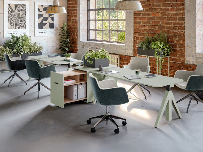 Höhenverstellbarer Schreibtisch Februe Active 2 0 und Designstuhl Februe Soul - Ein Büro, in dem man gerne arbeitet – und das sich auszahlt